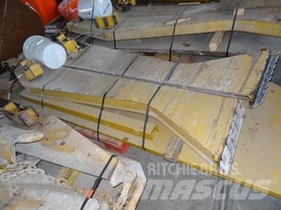 CAT 740 Tailgate Kiti naudoti statybos komponentai