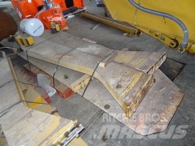 CAT 740 Tailgate Kiti naudoti statybos komponentai