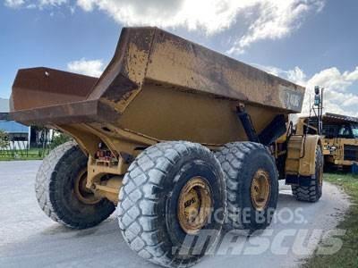 CAT 740B Karjeriniai savivarčiai