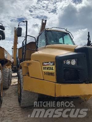 CAT 740B Karjeriniai savivarčiai