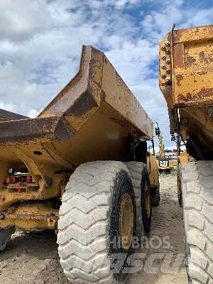 CAT 740B Karjeriniai savivarčiai