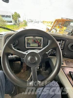CAT 770G Atliekų išvežimo technika