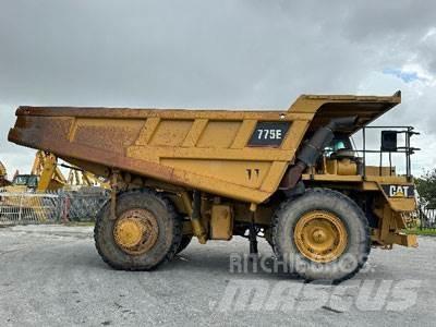 CAT 775E Atliekų išvežimo technika