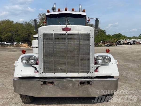 Peterbilt 359 Pagalbos kelyje automobiliai
