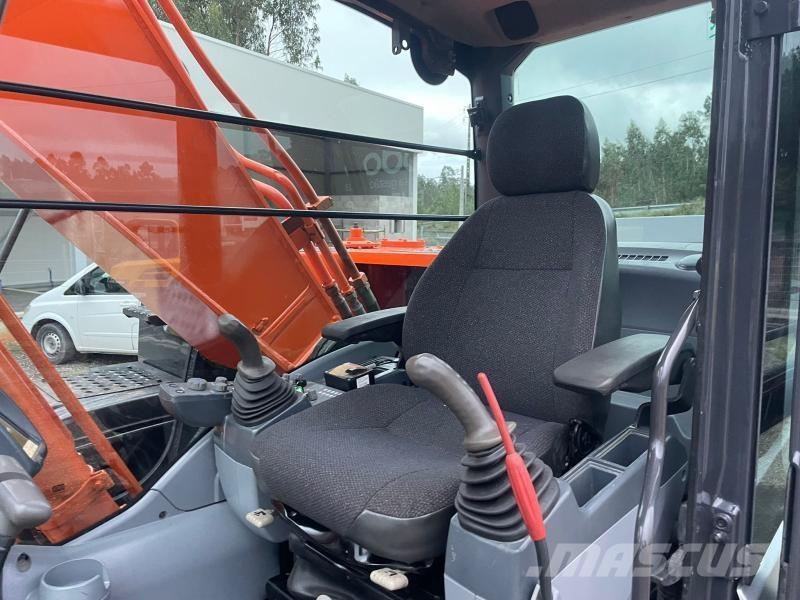 Hitachi ZX210 Vikšriniai ekskavatoriai