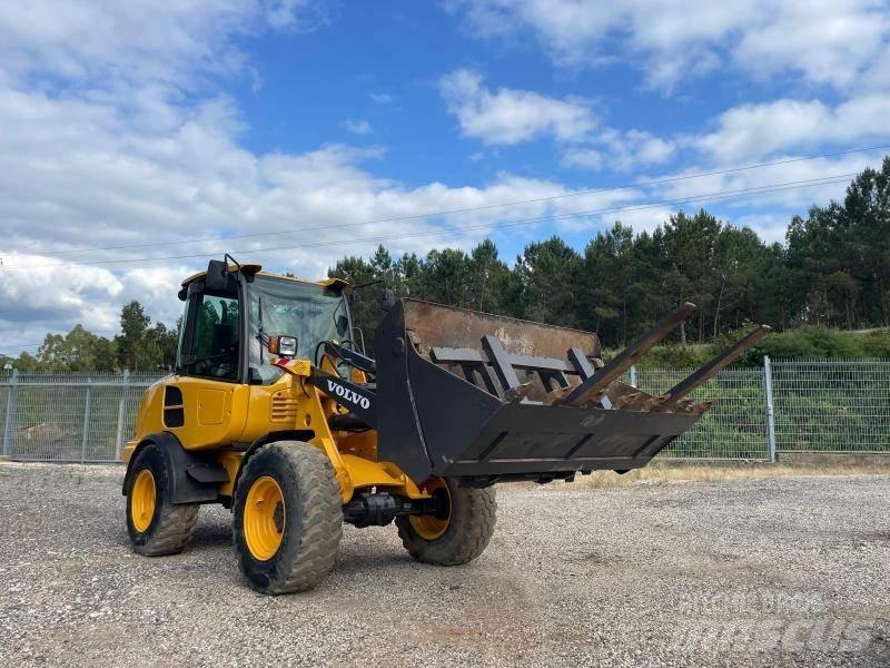 Volvo L 25 F Naudoti ratiniai krautuvai