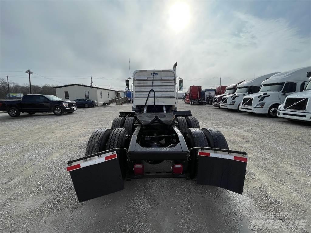 Mack CXU613 Naudoti vilkikai