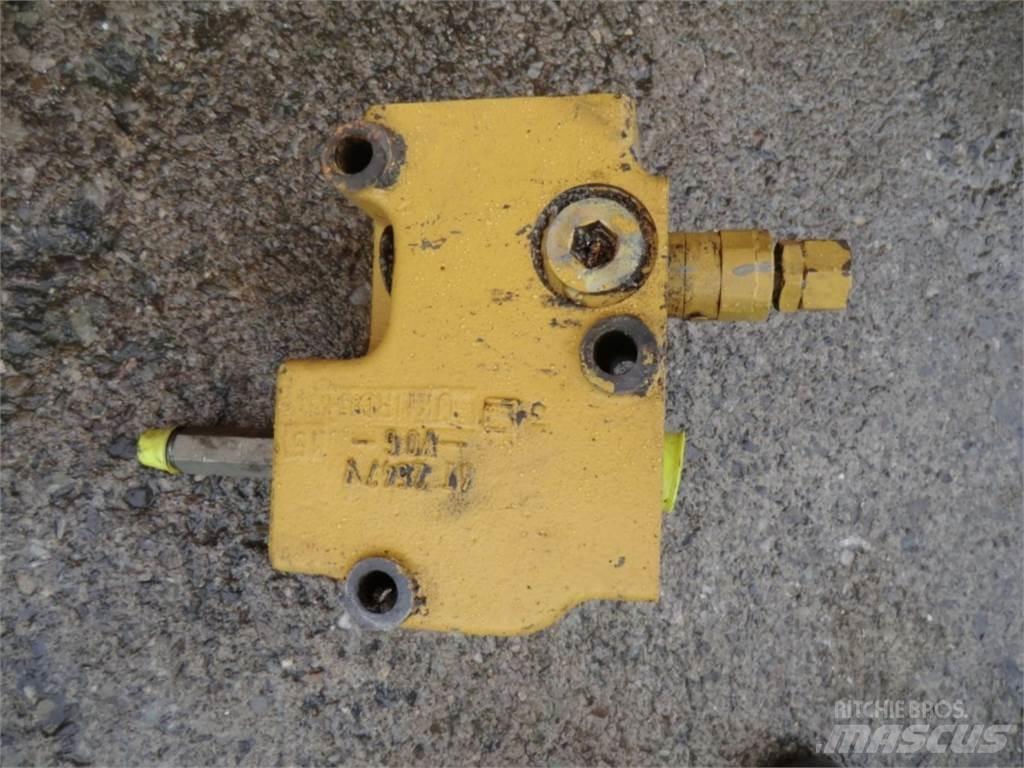 CAT 231D Statyba - Kita