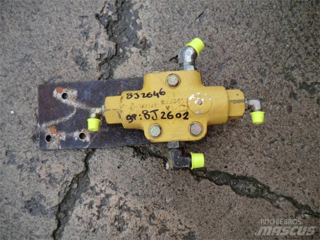 CAT 231D Statyba - Kita
