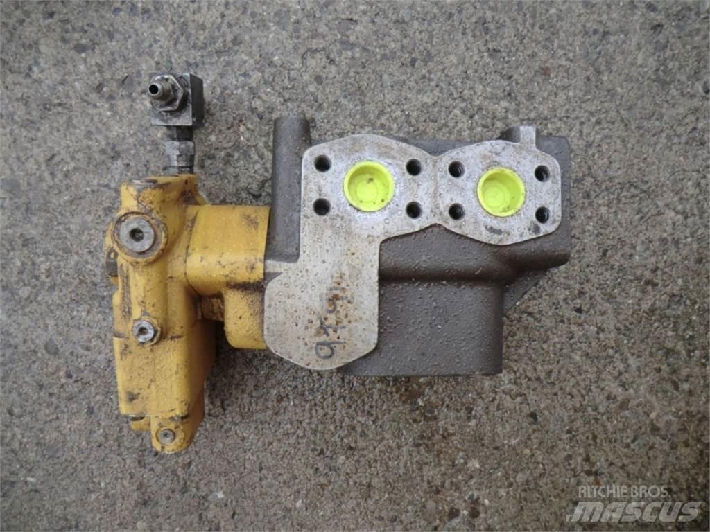 CAT 231D Statyba - Kita