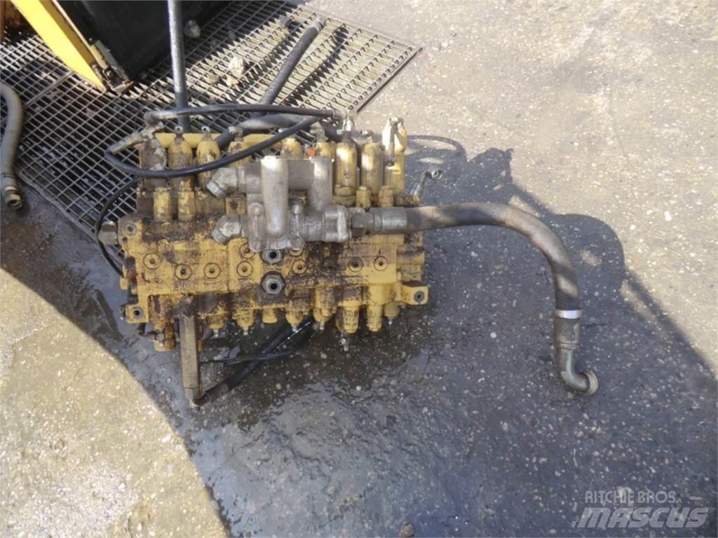 CAT 231D Vikšrai, grandinės ir važiuoklės