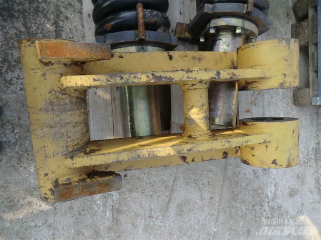 CAT 231D Važiuoklė ir suspensija