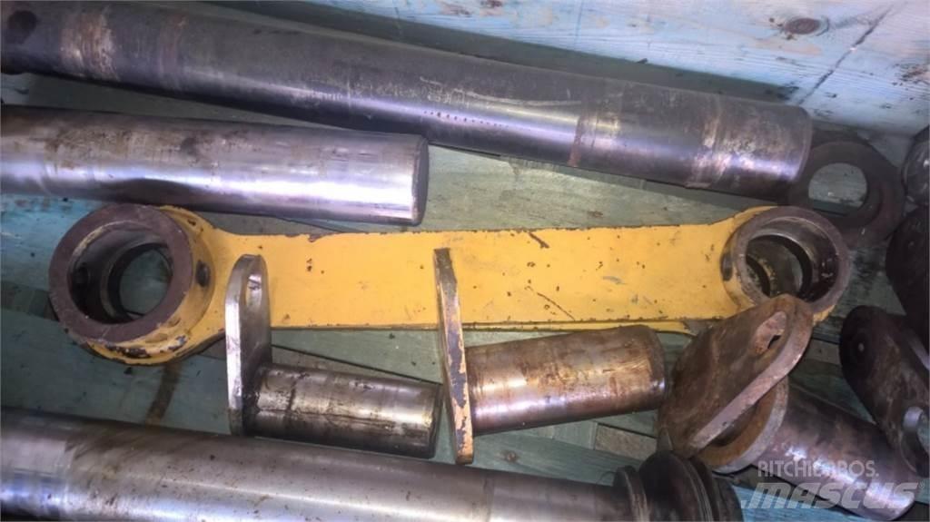 CAT 312D Važiuoklė ir suspensija
