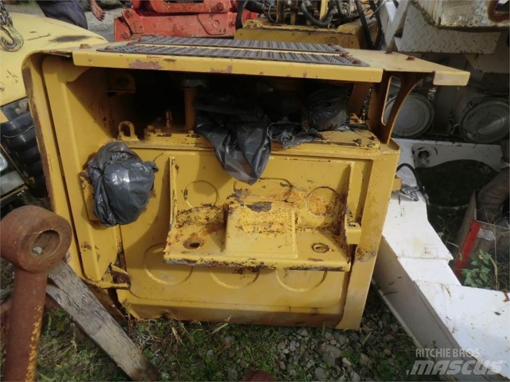 CAT 323D Statyba - Kita