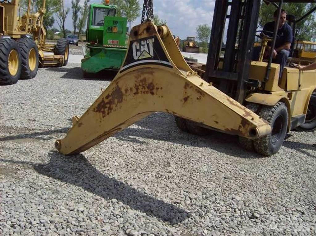 CAT 438C Važiuoklė ir suspensija