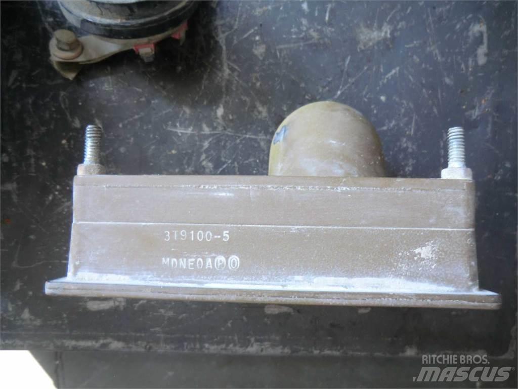 CAT 438C Statyba - Kita