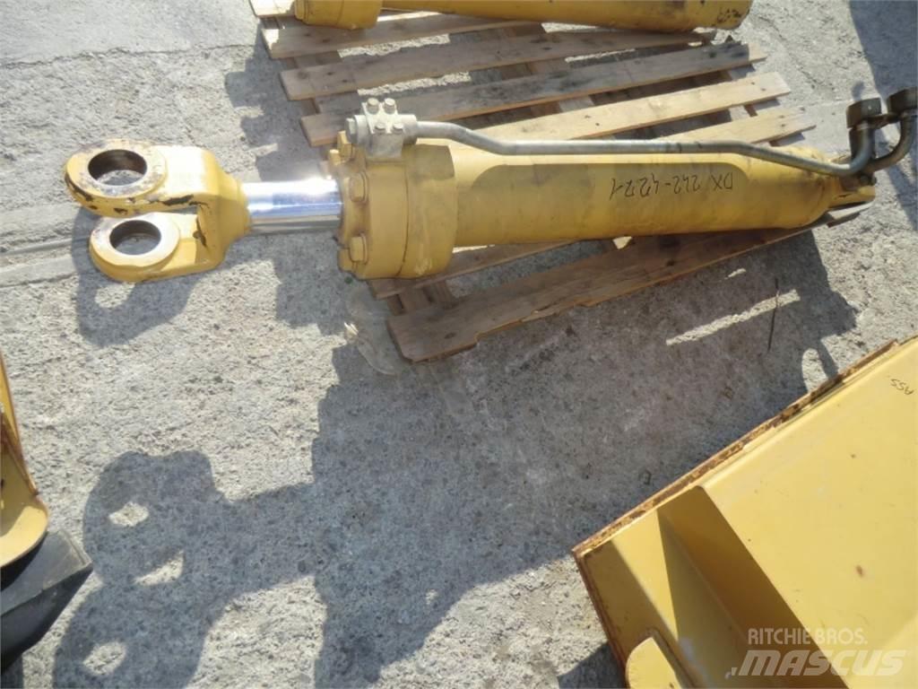 CAT 735 Statyba - Kita