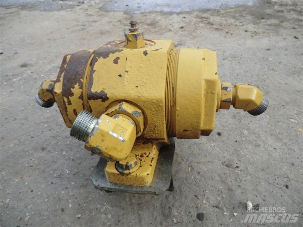 CAT 735 Statyba - Kita