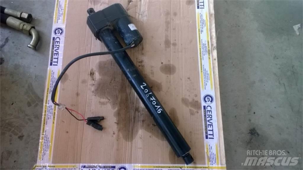 CAT 735 Statyba - Kita