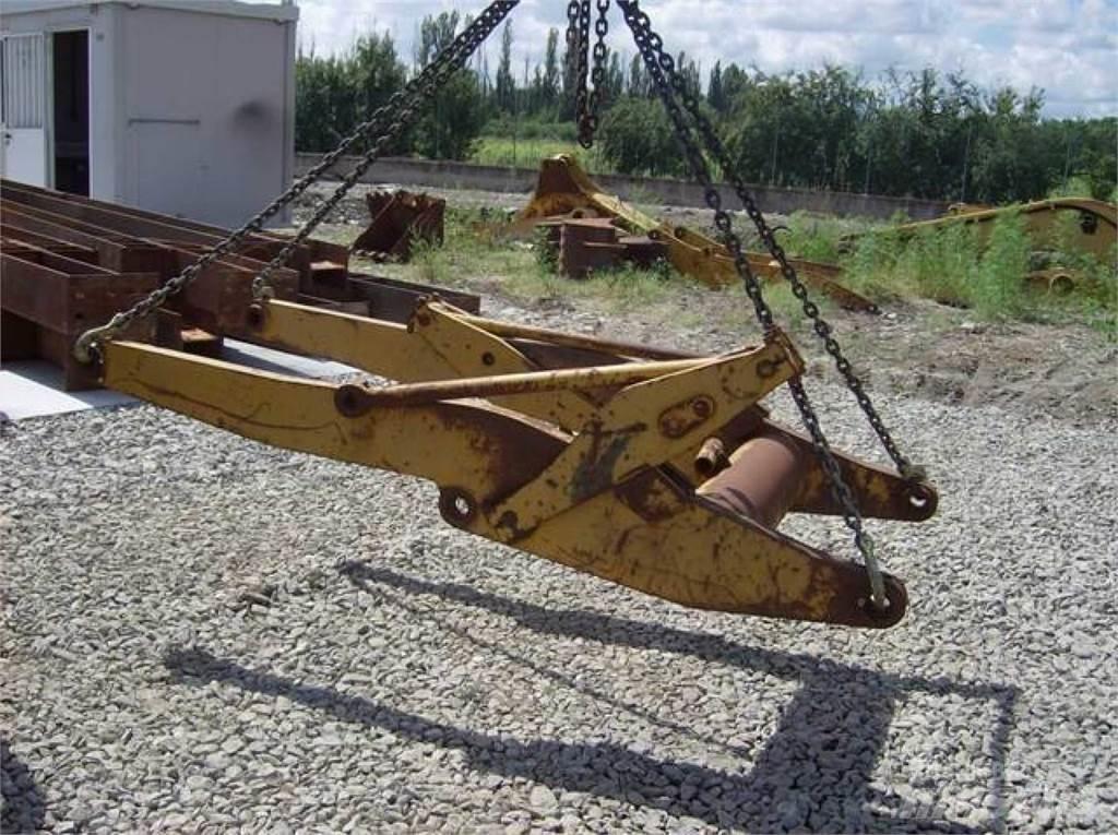 CAT 910 Važiuoklė ir suspensija