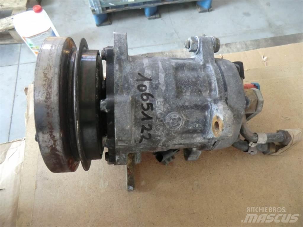 CAT 928G Statyba - Kita