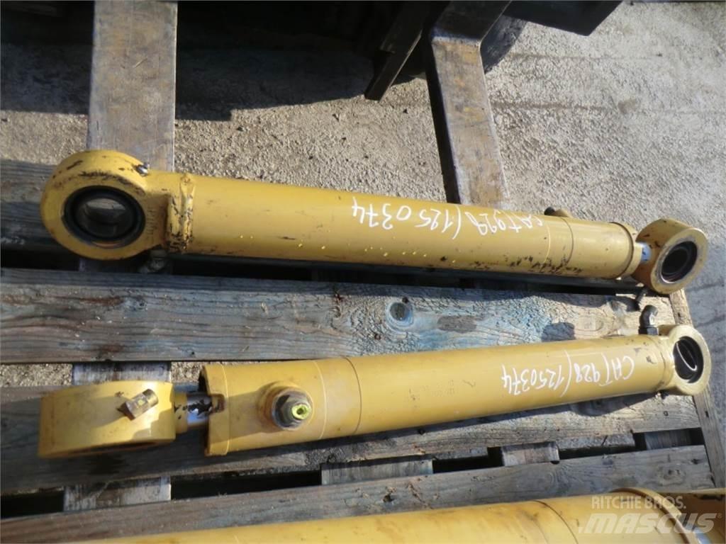CAT 928G Statyba - Kita