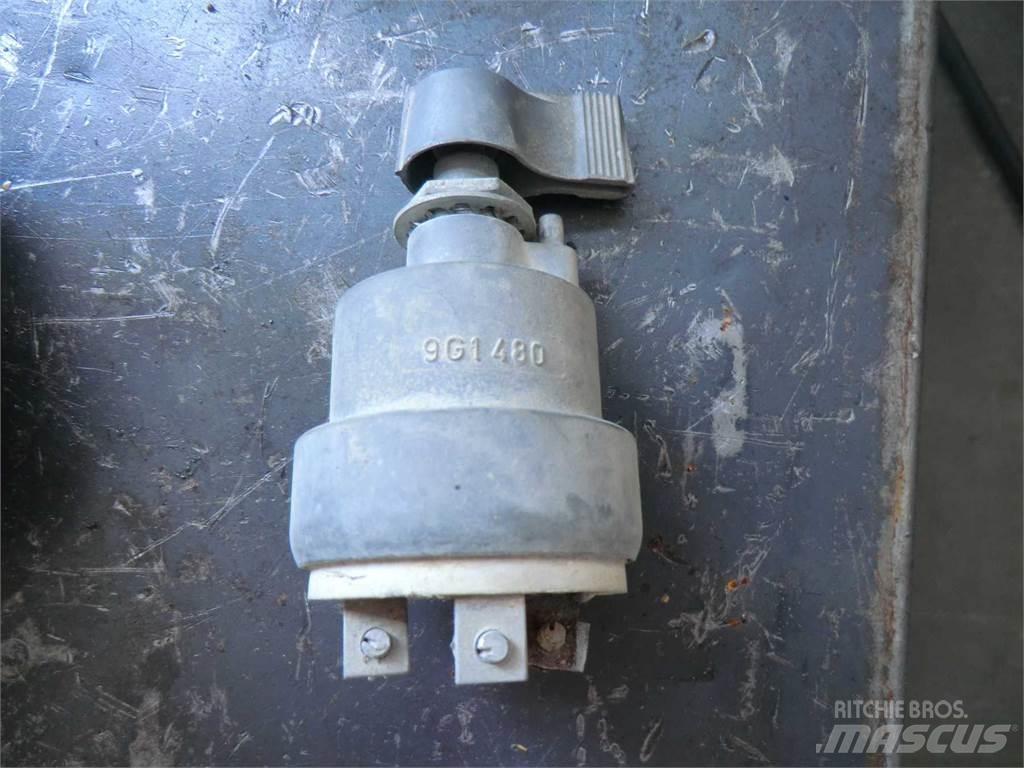 CAT 953 Statyba - Kita