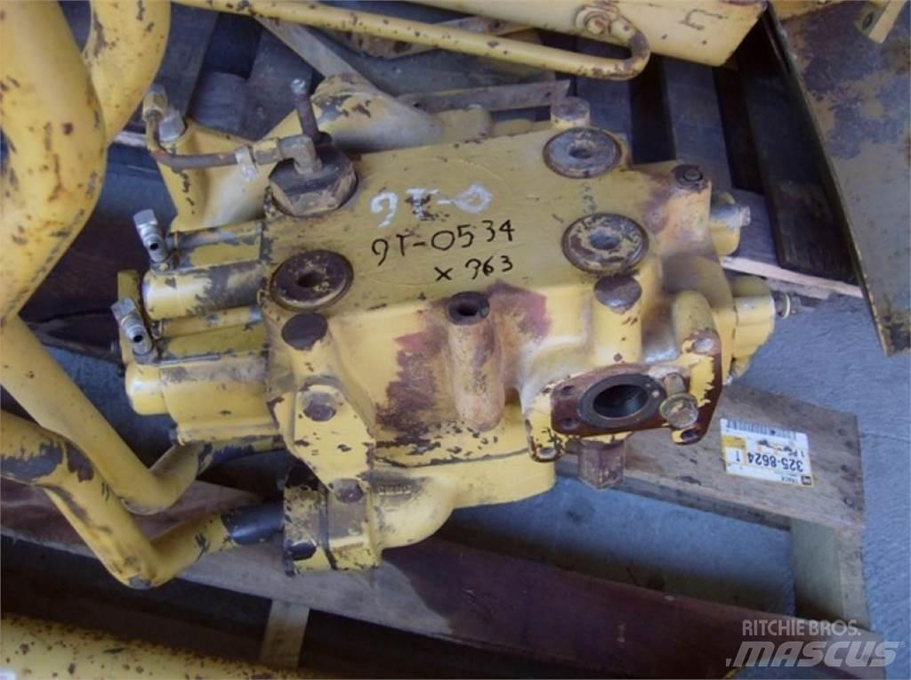 CAT 963 Statyba - Kita