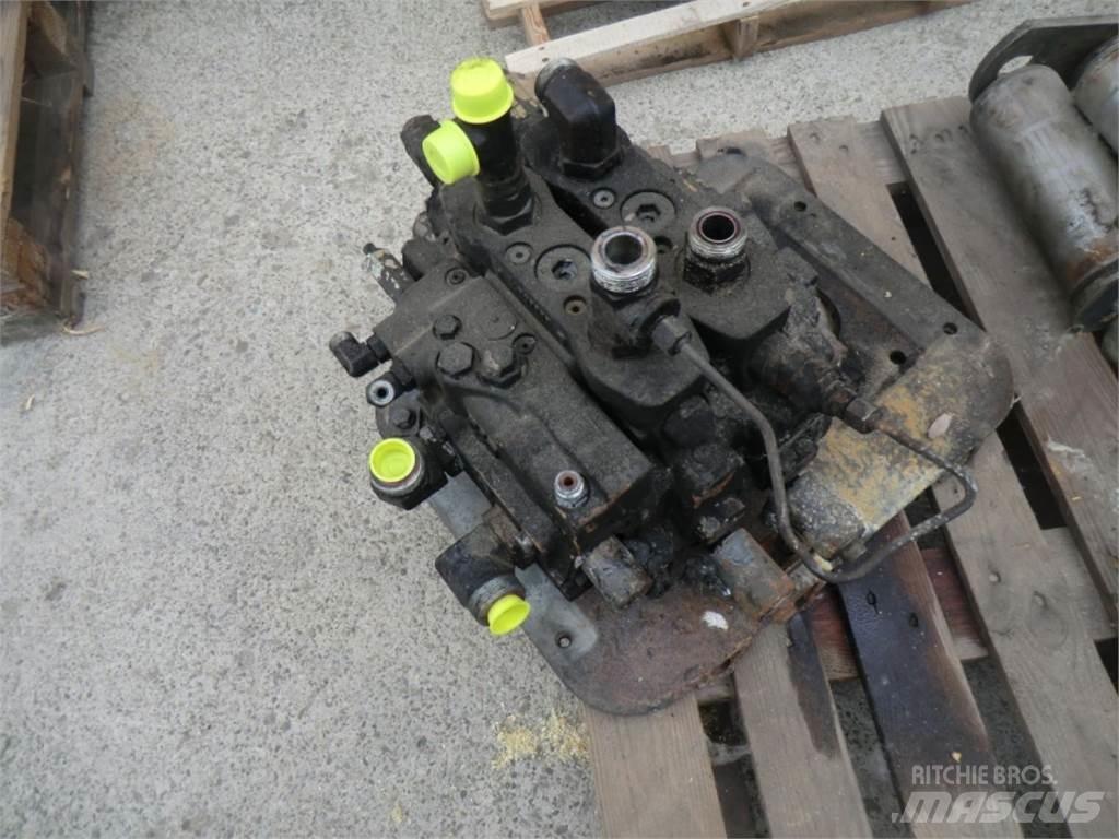 CAT 963D Statyba - Kita