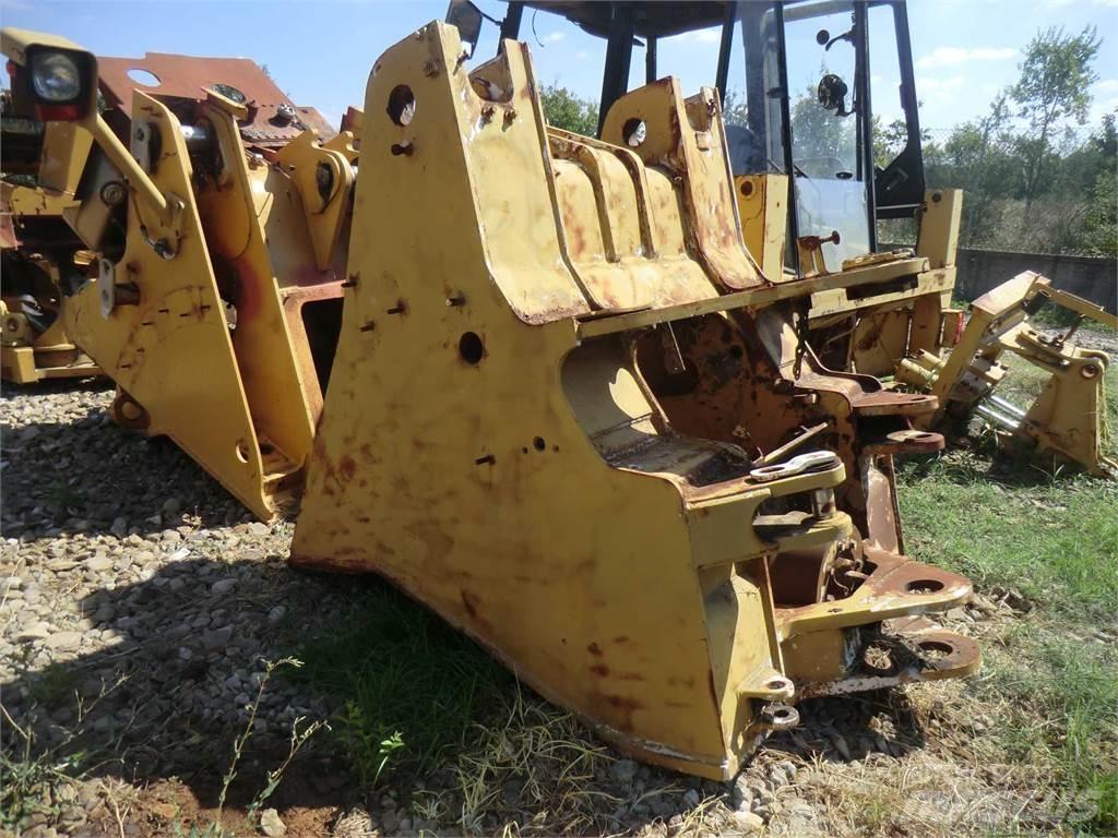 CAT 963D Važiuoklė ir suspensija