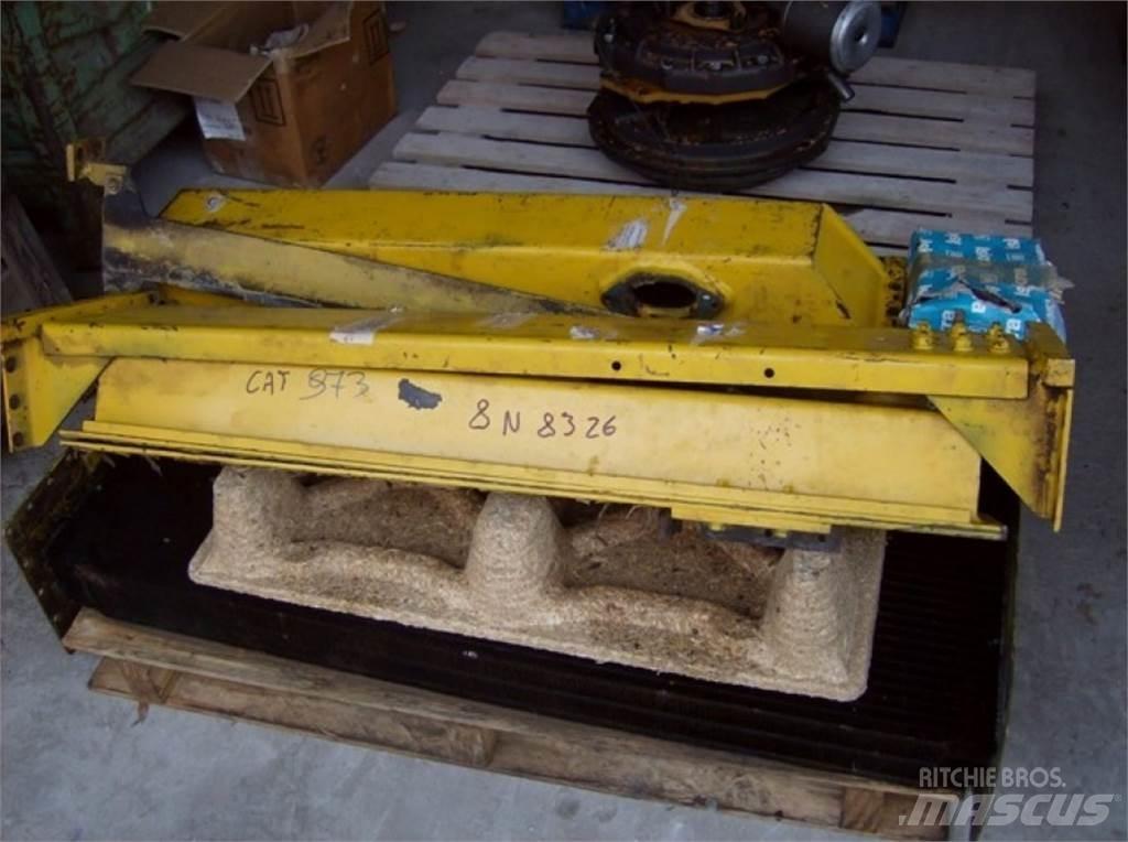 CAT 973 Statyba - Kita