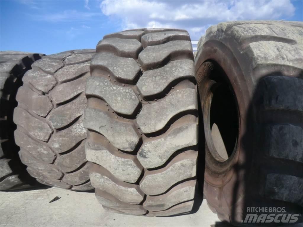 CAT 988G Statyba - Kita