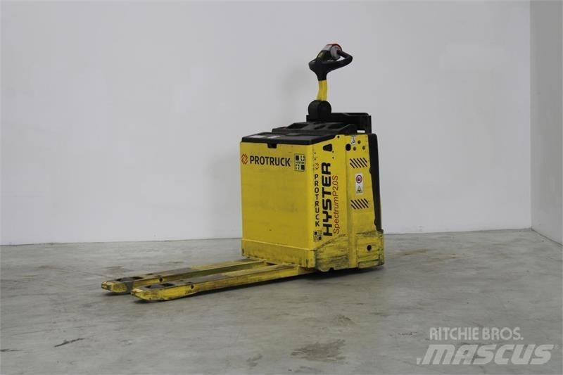 Hyster P2.0S Žemų aukščių keltuvai su platforma
