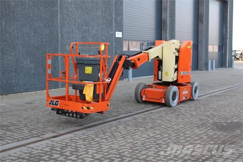 JLG E300AJP Alkūniniai keltuvai