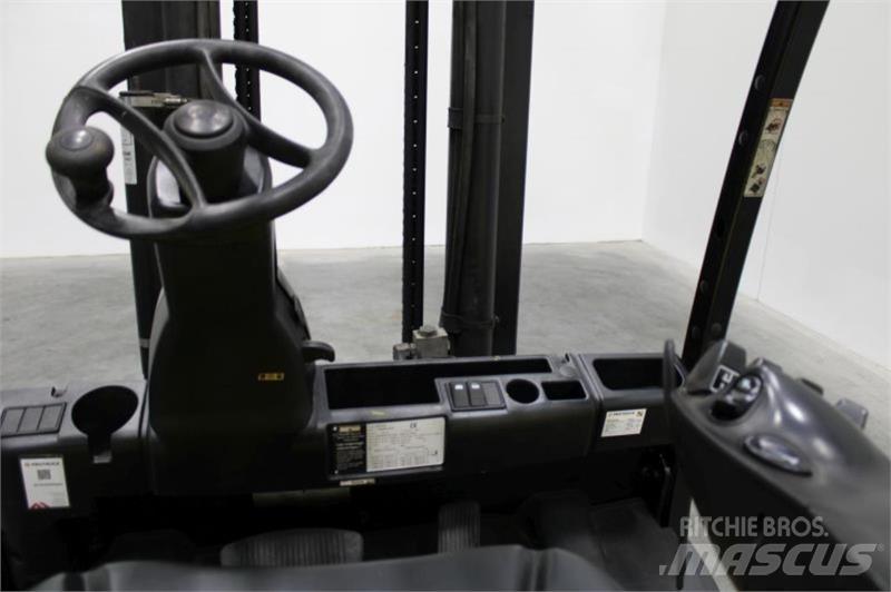 Yale ERP50VM Elektriniai šakiniai krautuvai