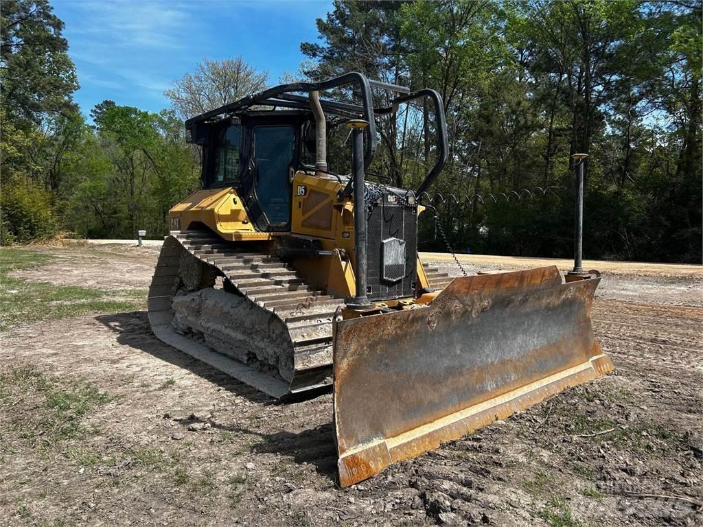 CAT D5 Vikšriniai buldozeriai