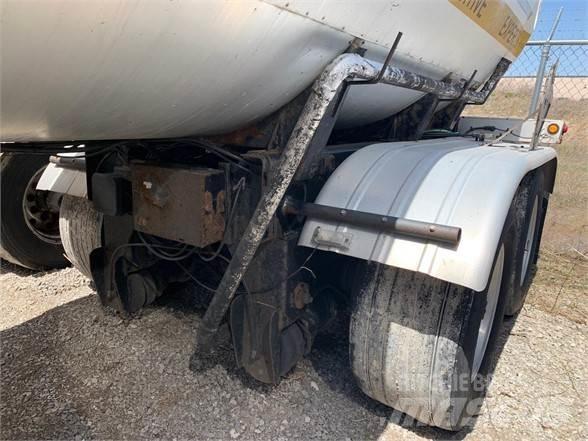 Etnyre STEEL 7,500 Cisternos puspriekabės