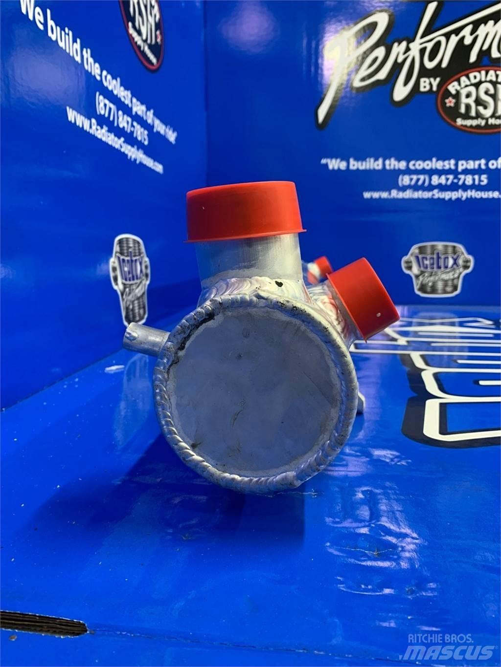 CASE 821B Radiatoriai