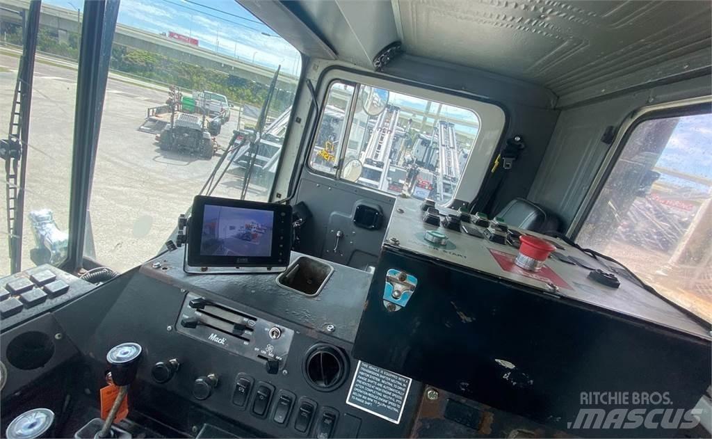 Mack MR688S Šiukšliavežės