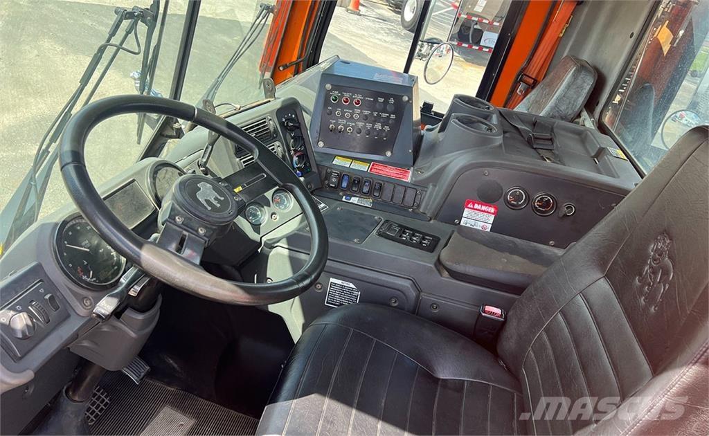 Mack MRU613 Važiuoklė su kabina