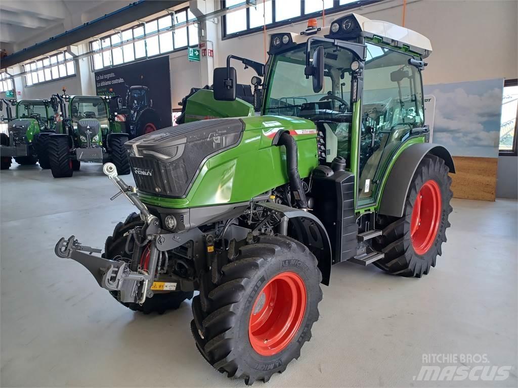 Fendt 211F Traktoriai