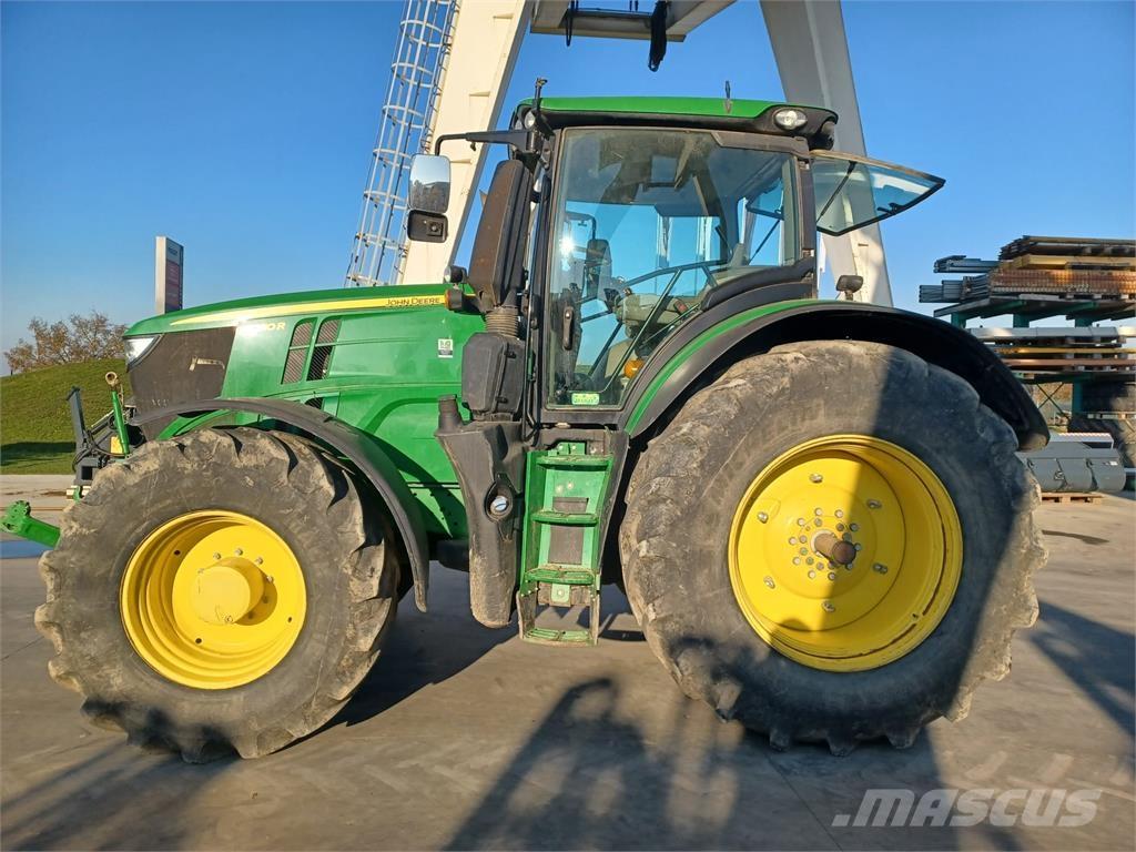 John Deere 6250R Traktoriai