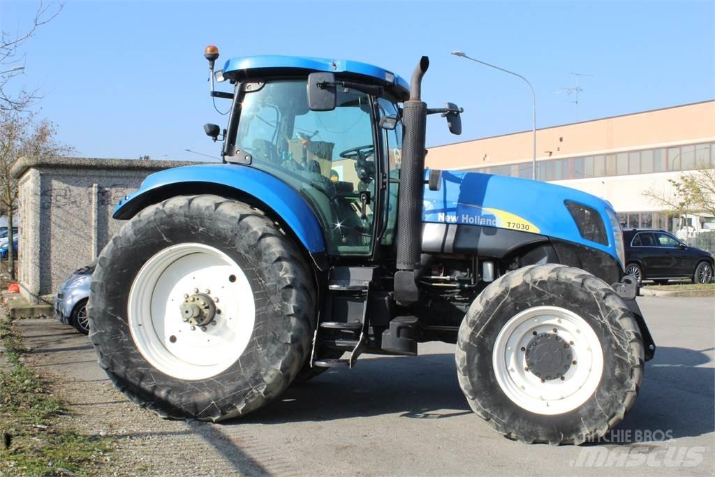 New Holland T7030 Traktoriai