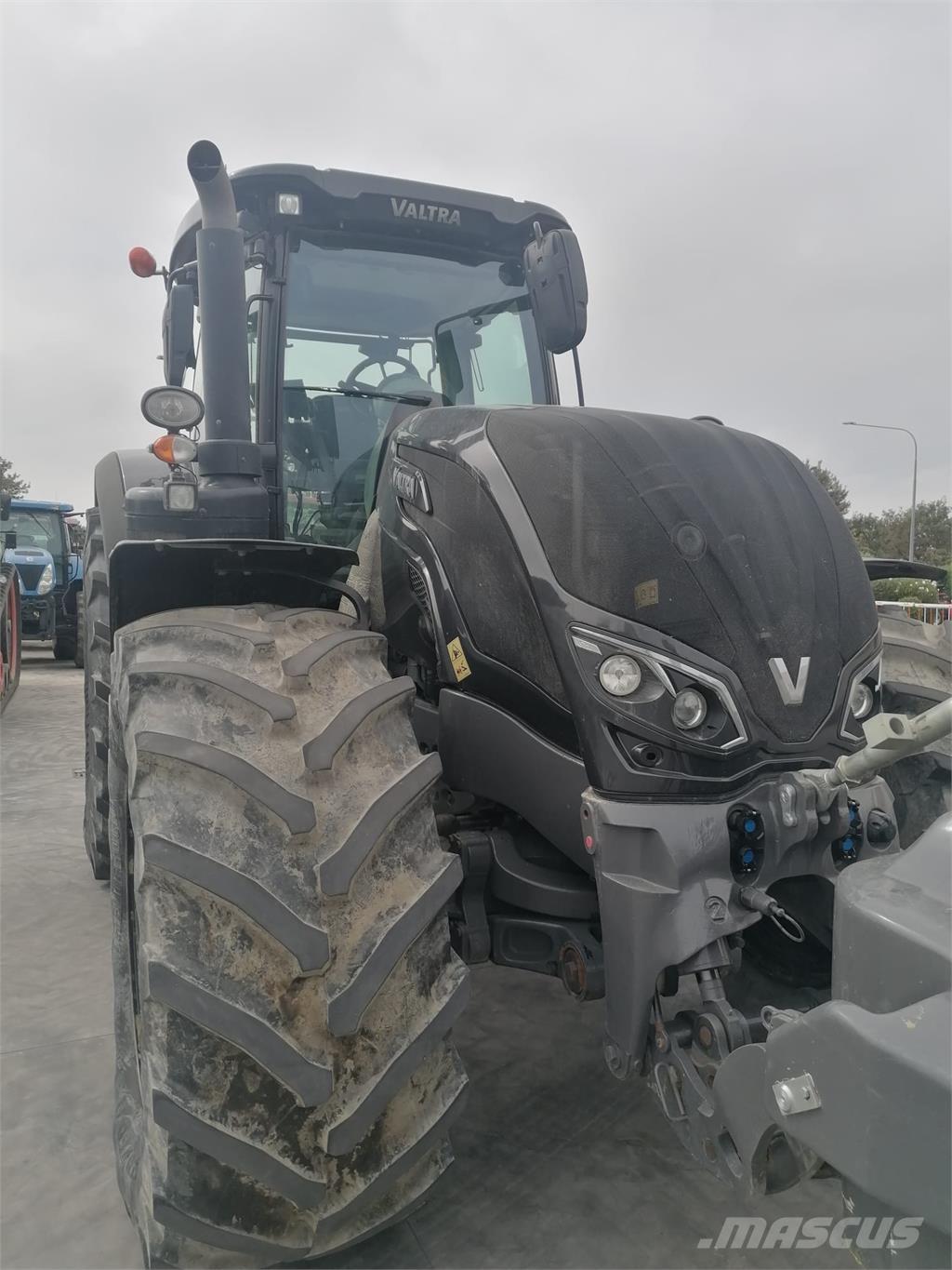 Valtra S324 Traktoriai