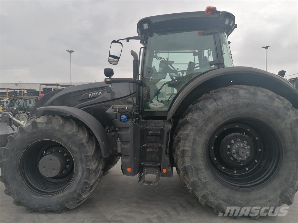 Valtra S324 Traktoriai