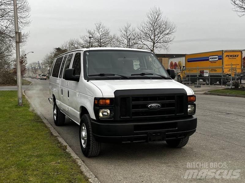 Ford Econoline Lengvieji automobiliai