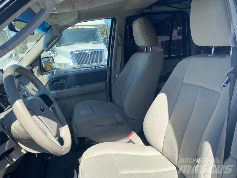 Ford Expedition Lengvieji automobiliai