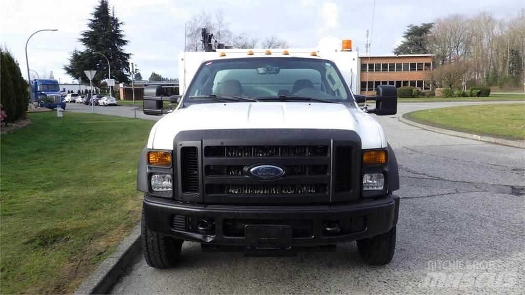 Ford F-550 Automobiliniai kranai