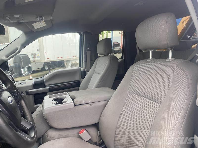 Ford F-550 Automobiliniai kranai