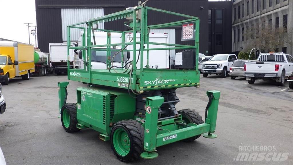 SkyJack SJ6826RT Žirkliniai keltuvai